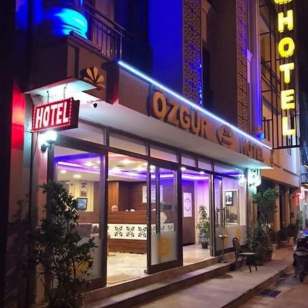 Oezguer Hotel Antalya Bagian luar foto