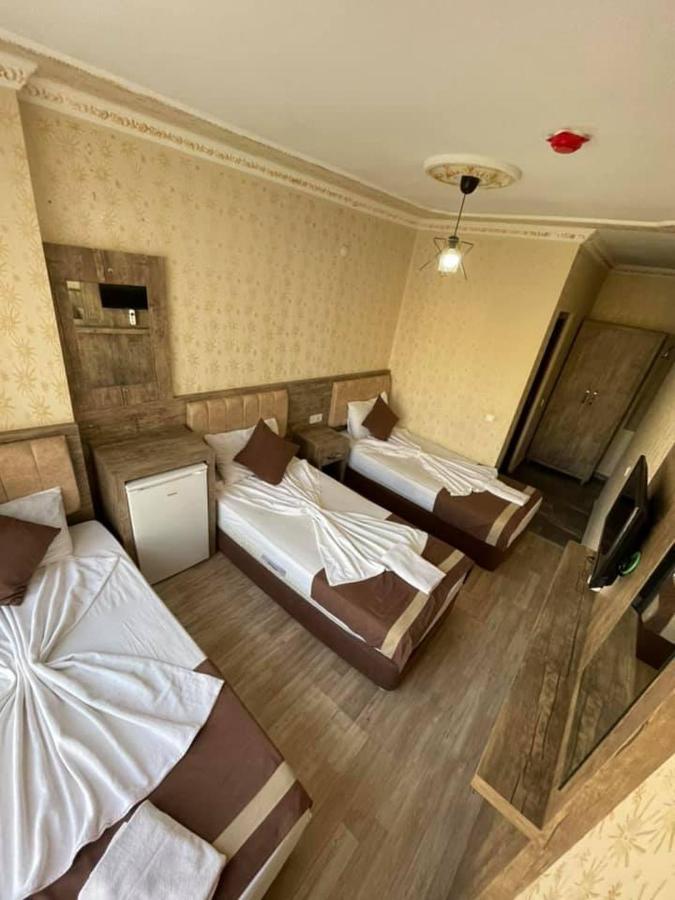 Oezguer Hotel Antalya Bagian luar foto