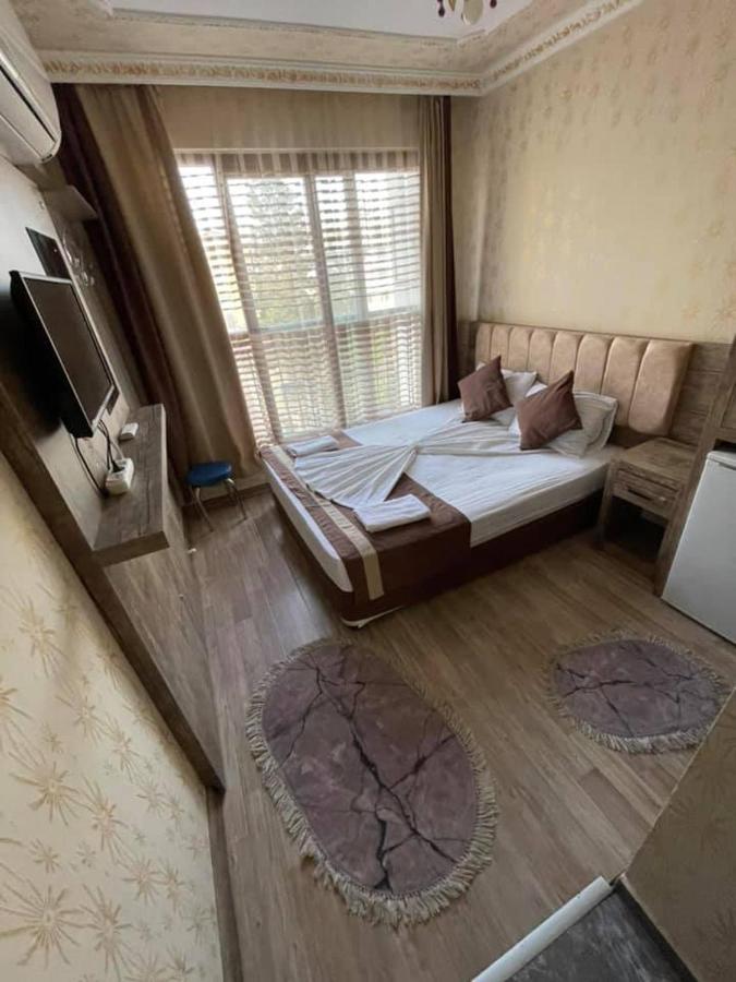 Oezguer Hotel Antalya Bagian luar foto