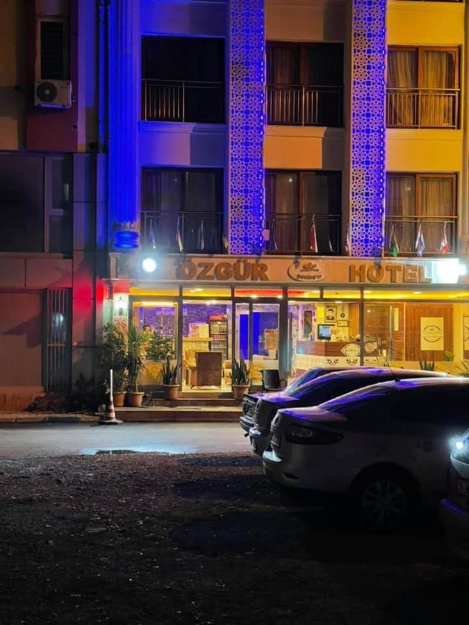 Oezguer Hotel Antalya Bagian luar foto