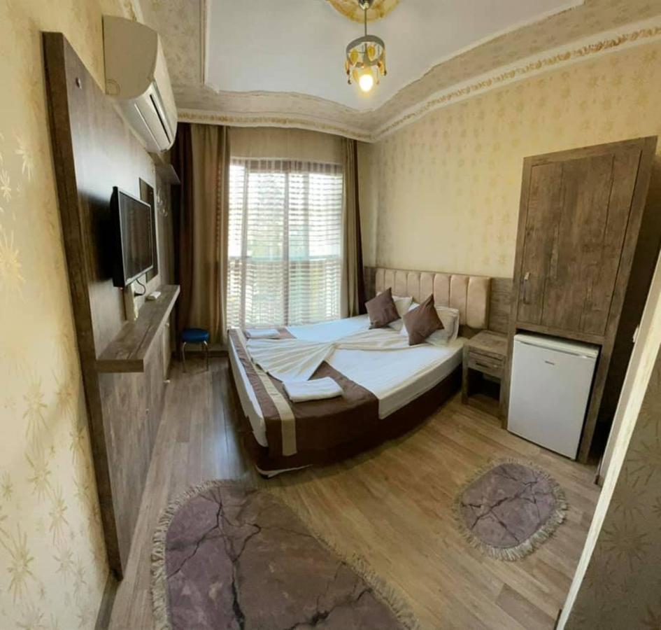 Oezguer Hotel Antalya Bagian luar foto