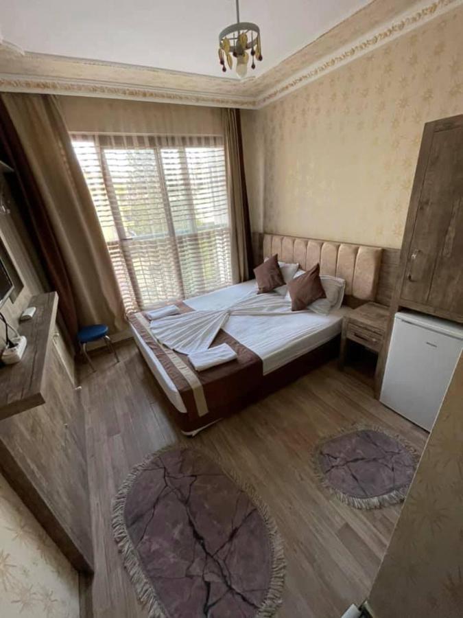 Oezguer Hotel Antalya Bagian luar foto