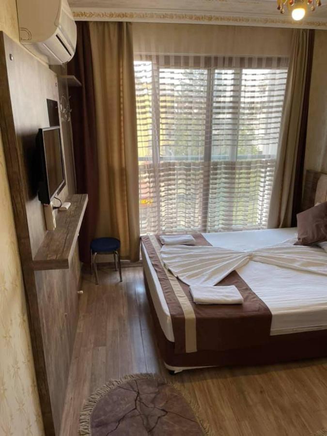 Oezguer Hotel Antalya Bagian luar foto