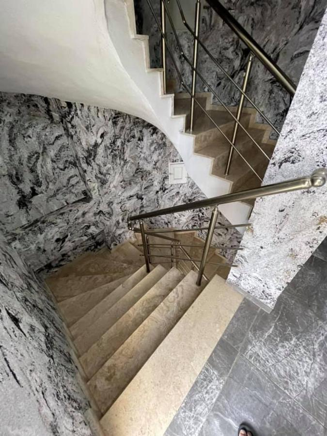 Oezguer Hotel Antalya Bagian luar foto