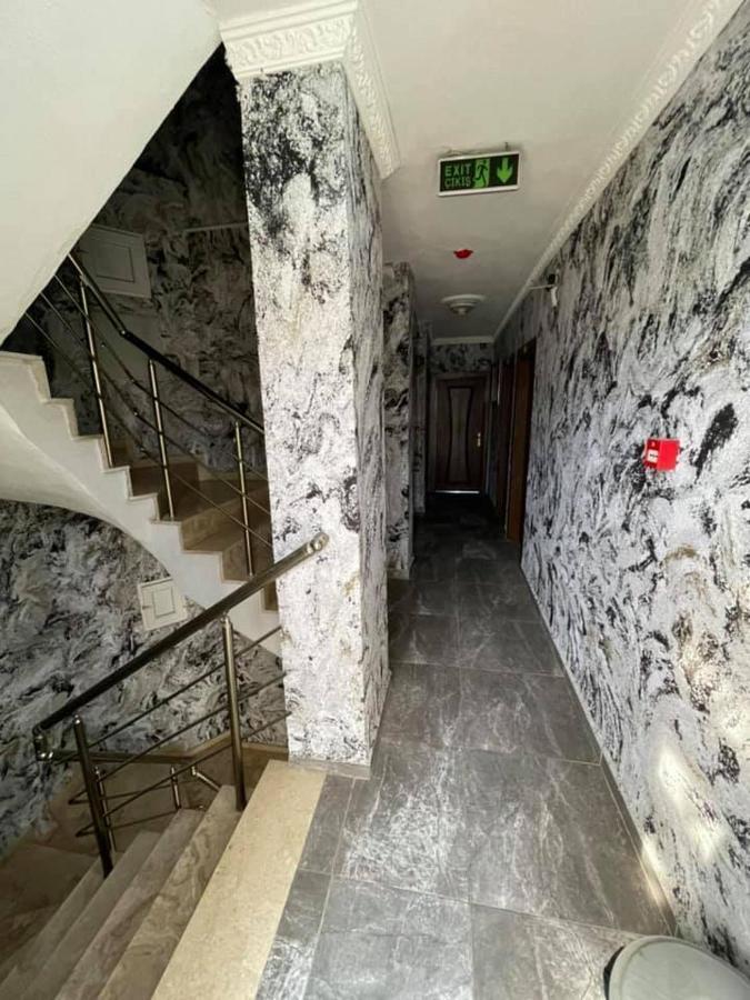 Oezguer Hotel Antalya Bagian luar foto
