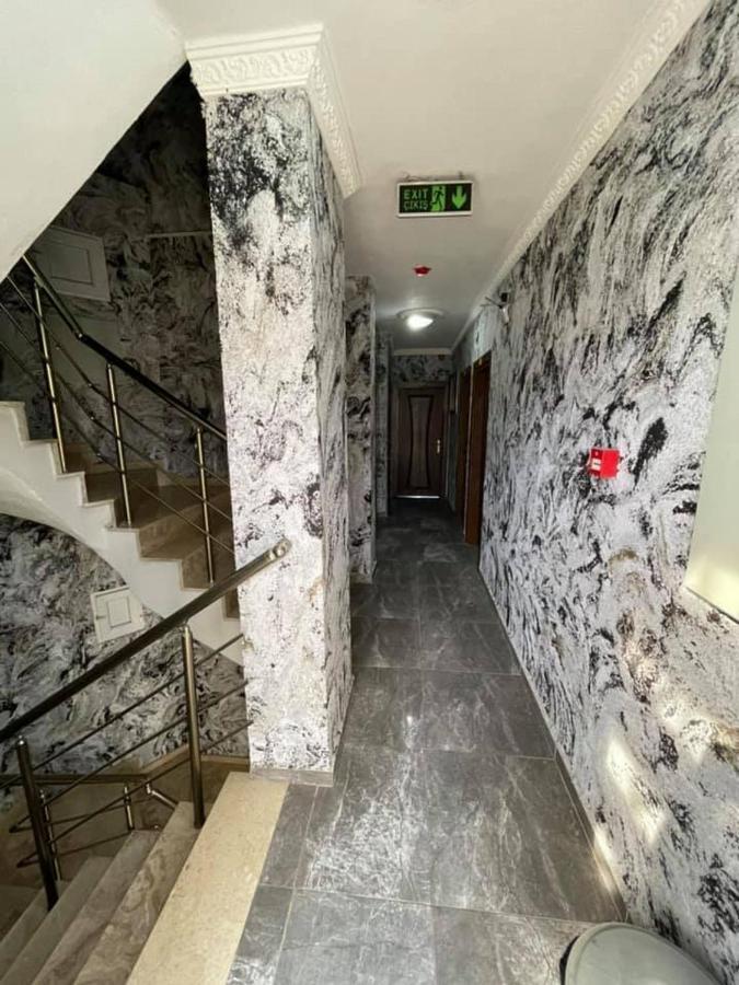 Oezguer Hotel Antalya Bagian luar foto
