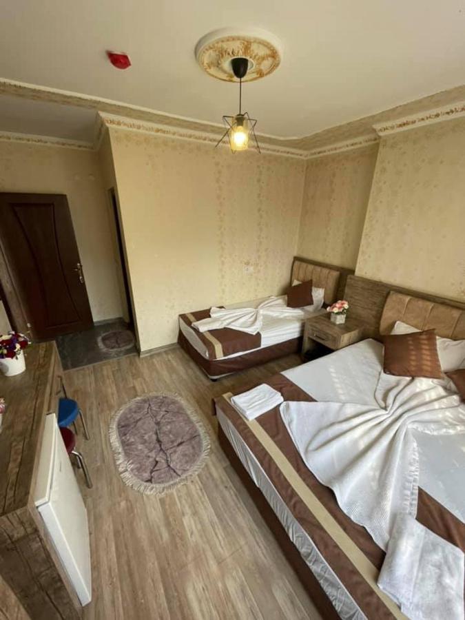 Oezguer Hotel Antalya Bagian luar foto