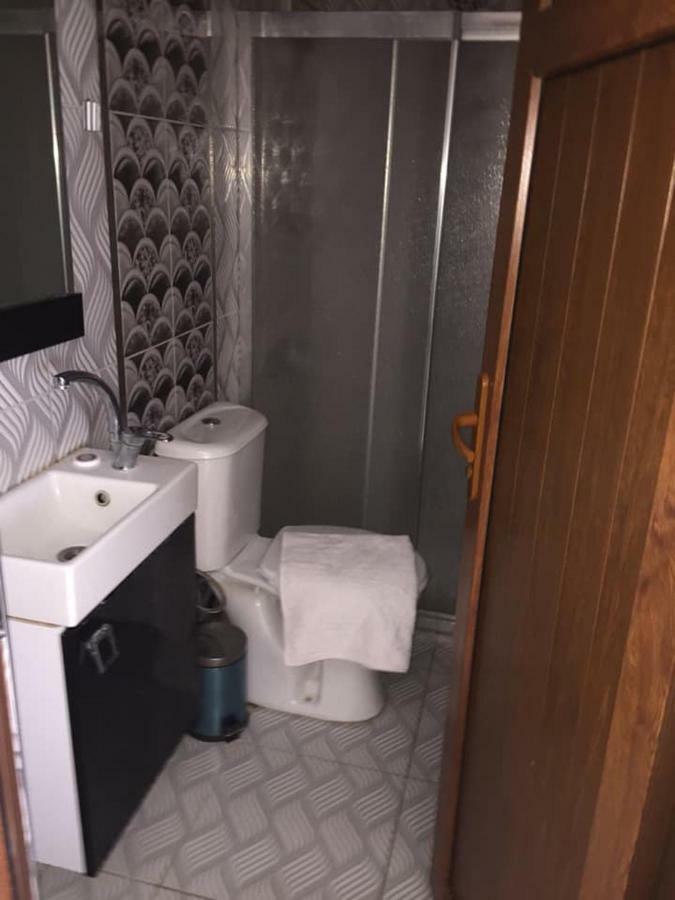 Oezguer Hotel Antalya Bagian luar foto